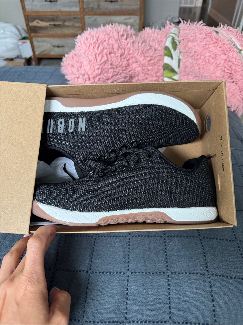 NoLightweight Black Knit Men's/womens Sneakers with Rose Sole